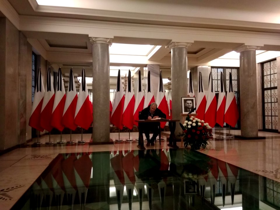12-02-2019_Jan_Olszewski,_księga_kondolencyjna