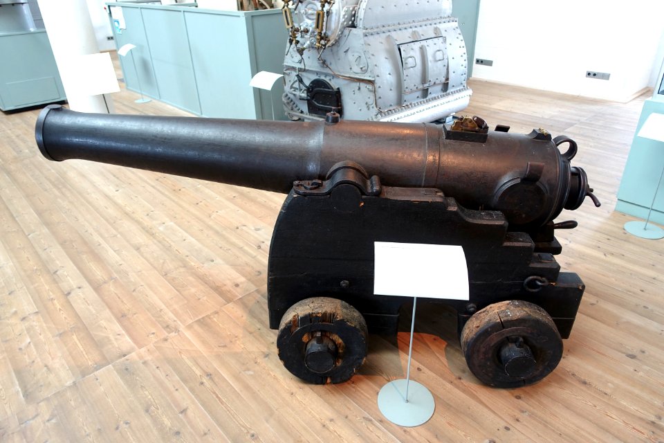 12_pound_cannon,_1845,_view_1_-_Marinmuseum,_Karlskrona,_Sweden_-_DSC08922
