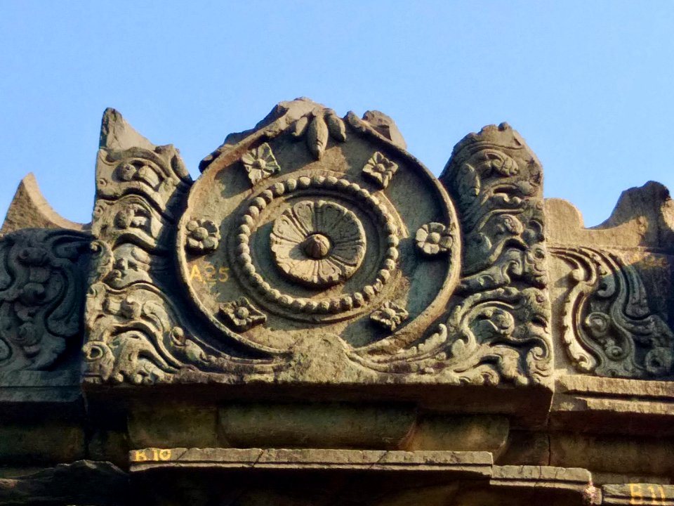 11th_12th_century_Manikeshwara_temple,_Lakkundi,_Karnataka_India_-_28