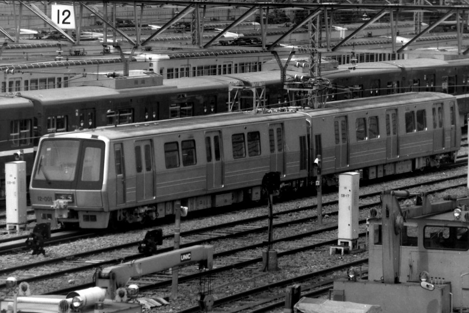 12-000_prototype_at_Magome_depot