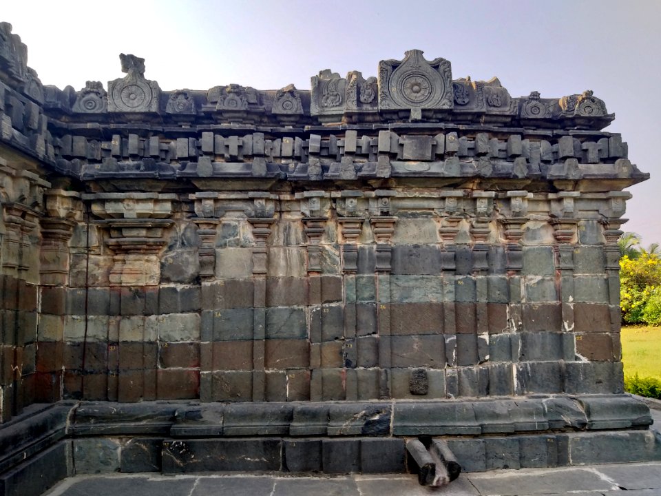 11th_12th_century_Manikeshwara_temple,_Lakkundi,_Karnataka_India_-_24