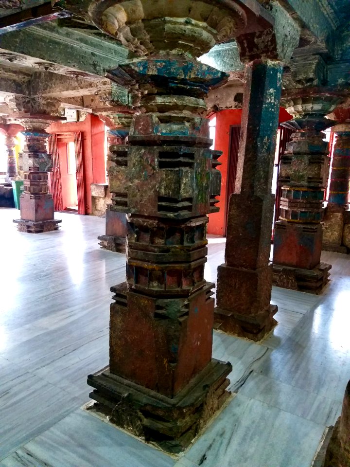 11th_12th_century_Neelakantha_Kaleshwara_temple,_Kalyani_Chalukya,_Kalgi_Karnataka_India_-_4
