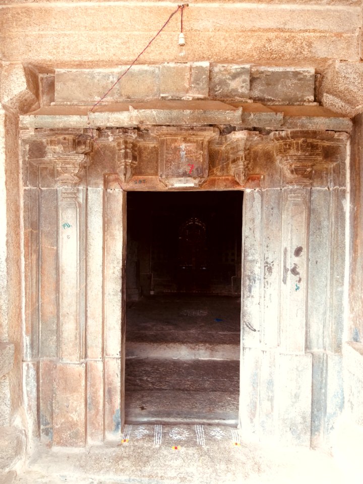 11th_century_Someshwara_temple,_Lakshmeswar,_Karnataka_India_-_77