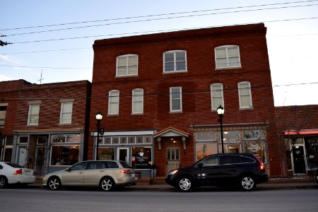 120-122_E._Dunklin,_Munichburg_Commercial_HD,_Jefferson_City,_MO