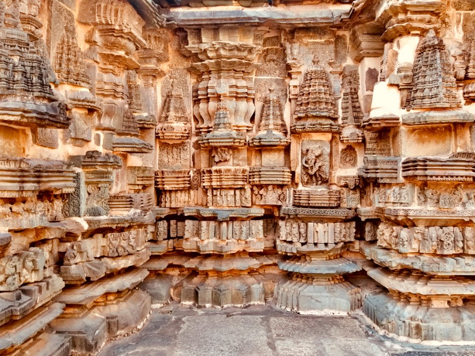11th_century_Someshwara_temple,_Lakshmeswar,_Karnataka_India_-_76