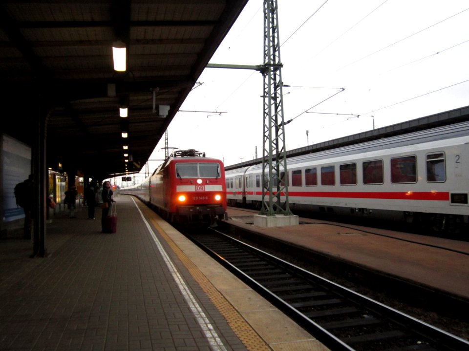 120_146-6_Einfahrt