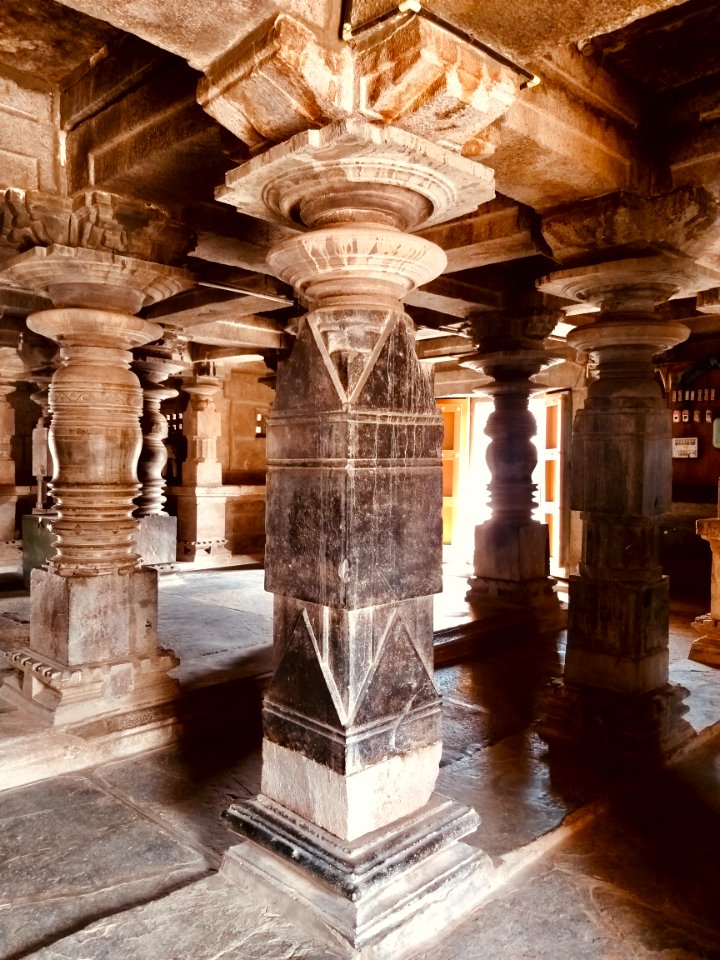 11th_century_Someshwara_temple,_Lakshmeswar,_Karnataka_India_-_88