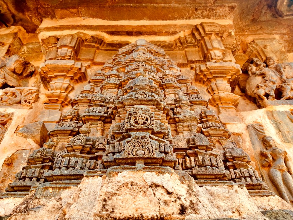 11th_century_Someshwara_temple,_Lakshmeswar,_Karnataka_India_-_59
