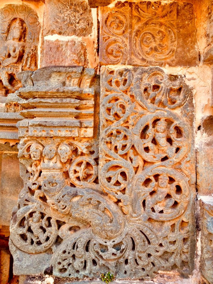 11th_century_Someshwara_temple,_Lakshmeswar,_Karnataka_India_-_65