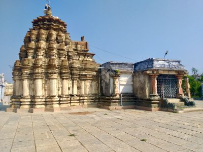 11th_century_Ramalingeshwara_Temple,_Nandikandi,_Telangana,_Kalyani_Chalukyas_-_12
