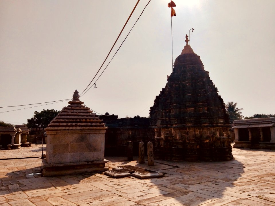 11th_century_Someshwara_temple,_Lakshmeswar,_Karnataka_India_-_80