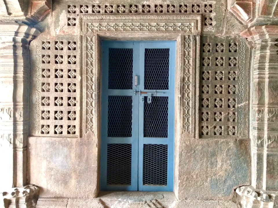 11th_12th_century_Manikeshwara_temple,_Lakkundi,_Karnataka_India_-_18