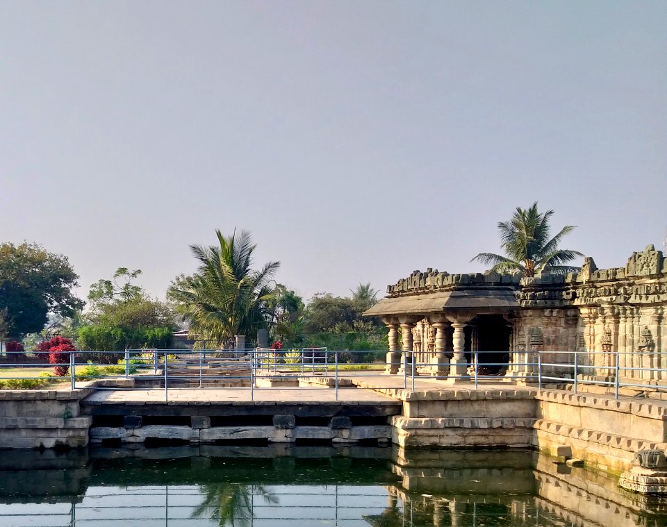 11th_12th_century_Manikeshwara_temple,_Lakkundi,_Karnataka_India_-_4