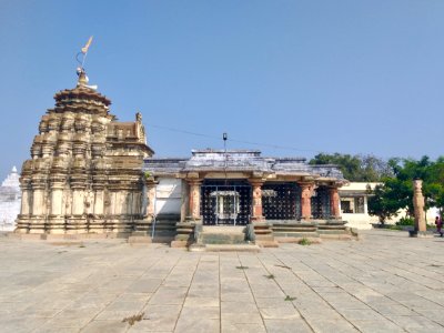 11th_century_Ramalingeshwara_Temple,_Nandikandi,_Telangana,_Kalyani_Chalukyas_-_1