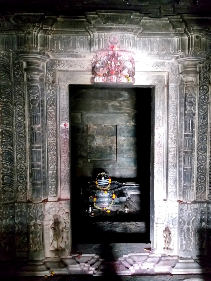 11th_12th_century_Manikeshwara_temple,_Lakkundi,_Karnataka_India_-_16