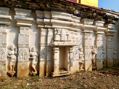11th_12th_century_Neelakantha_Kaleshwara_temple,_Kalyani_Chalukya,_Kalgi_Karnataka_India_-_17
