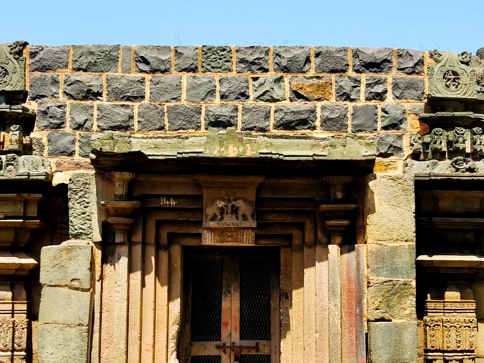 11th_12th_century_Kumbhareshwara_temple,_Lakkundi,_Karnataka_India_-_6