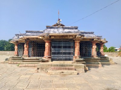 11th_century_Ramalingeshwara_Temple,_Nandikandi,_Telangana,_Kalyani_Chalukyas_-_5
