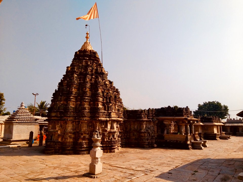 11th_century_Someshwara_temple,_Lakshmeswar,_Karnataka_India_-_04