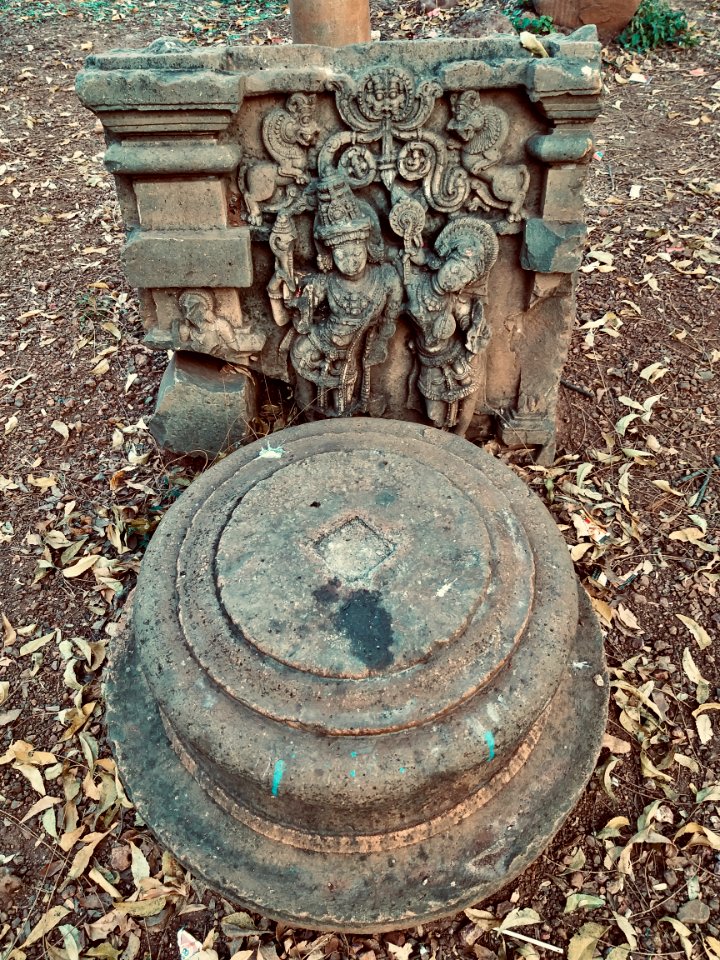 11th_12th_century_Iswara_temple,_Kamaleshwara_Kalleswara_Kamlishvara,_Jalasangvi_Karnataka_India_-_3