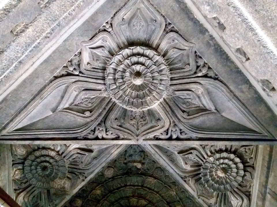 11th_century_Someshwara_temple,_Lakshmeswar,_Karnataka_India_-_96