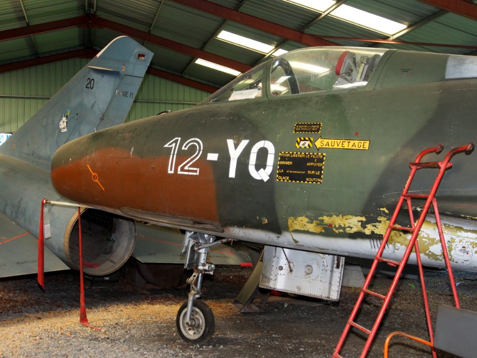 12-YQ_Dassault_Super_Mystere_B.2_(113)_Musée_de_l'Epopée_de_l'Industrie_et_de_l'Aéronautique,_pic2