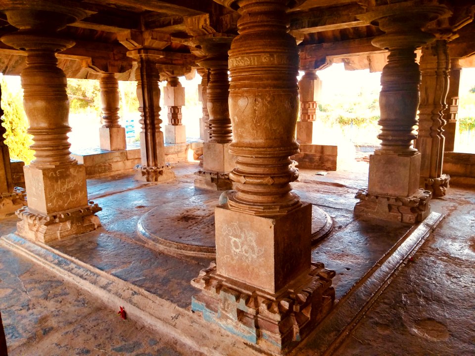 11th_century_Somesvara_temple,_Dambal,_Karnataka_India_-_16