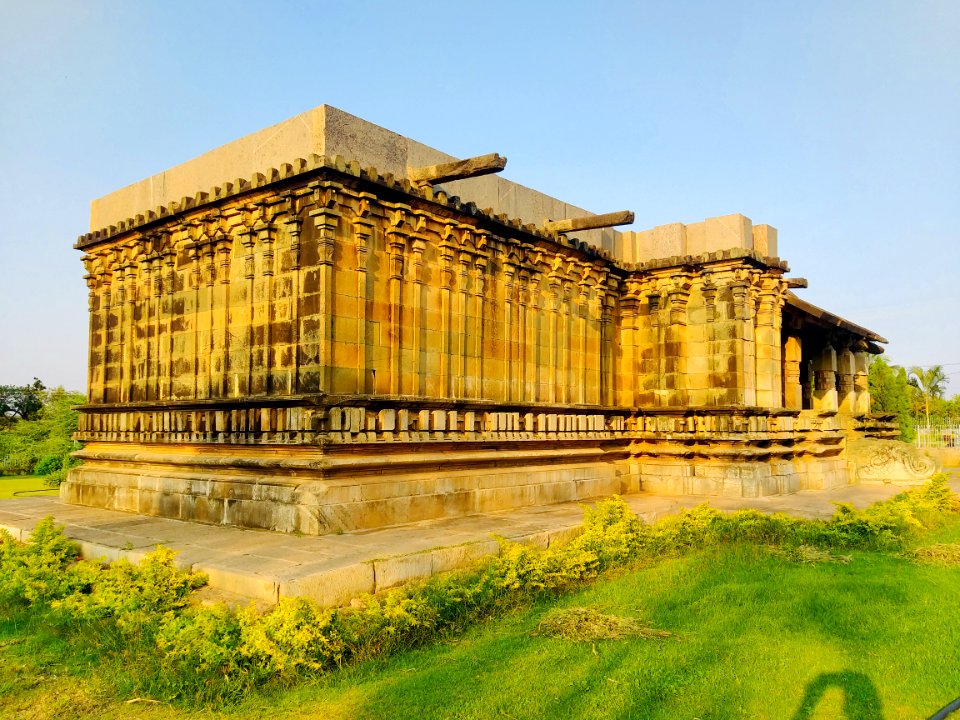 11th_century_Somesvara_temple,_Dambal,_Karnataka_India_-_07