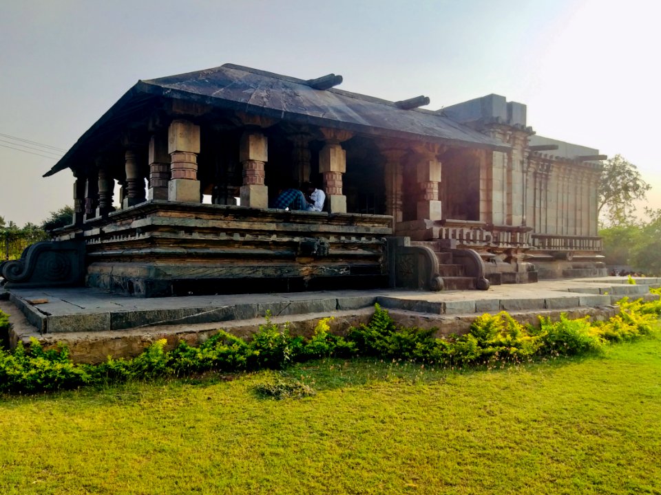11th_century_Somesvara_temple,_Dambal,_Karnataka_India_-_03
