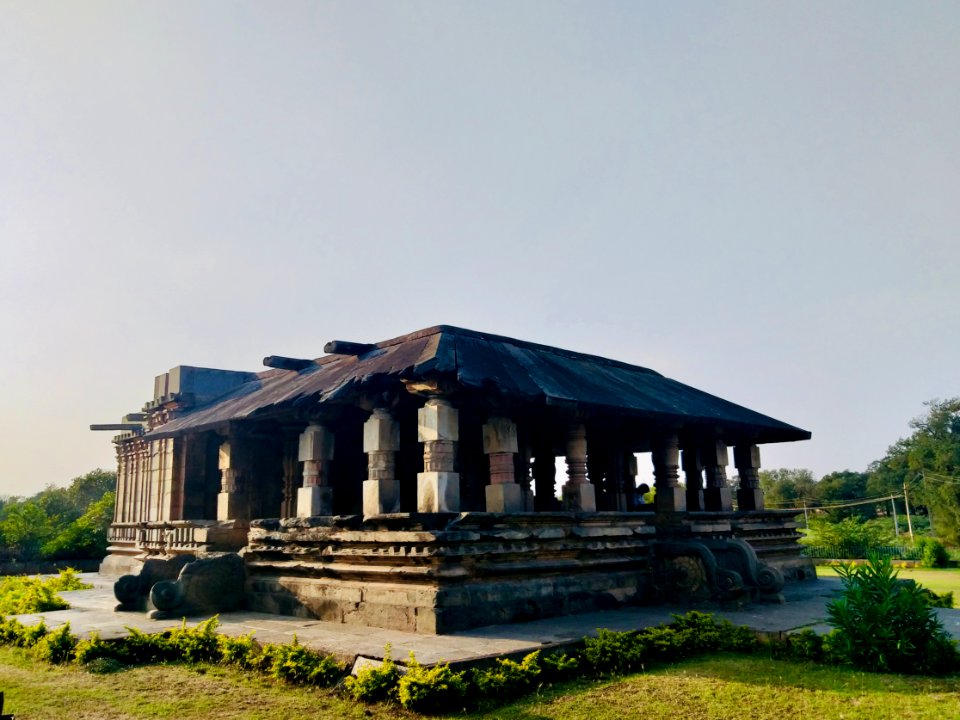 11th_century_Somesvara_temple,_Dambal,_Karnataka_India_-_01