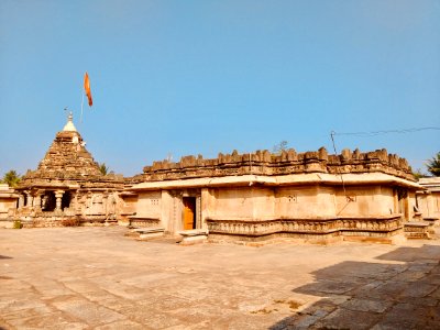11th_century_Someshwara_temple,_Lakshmeswar,_Karnataka_India_-_02