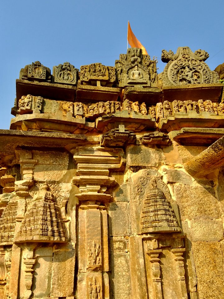 11th_century_Someshwara_temple,_Lakshmeswar,_Karnataka_India_-_35