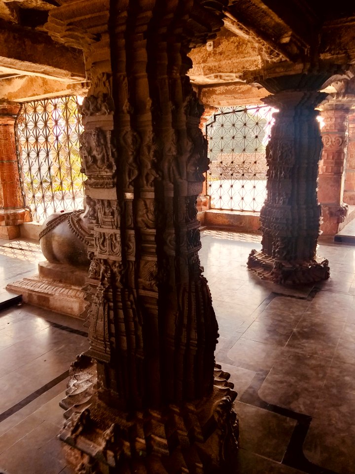 11th_century_Ramalingeshwara_Temple,_Nandikandi,_Telangana,_Kalyani_Chalukyas_-_28