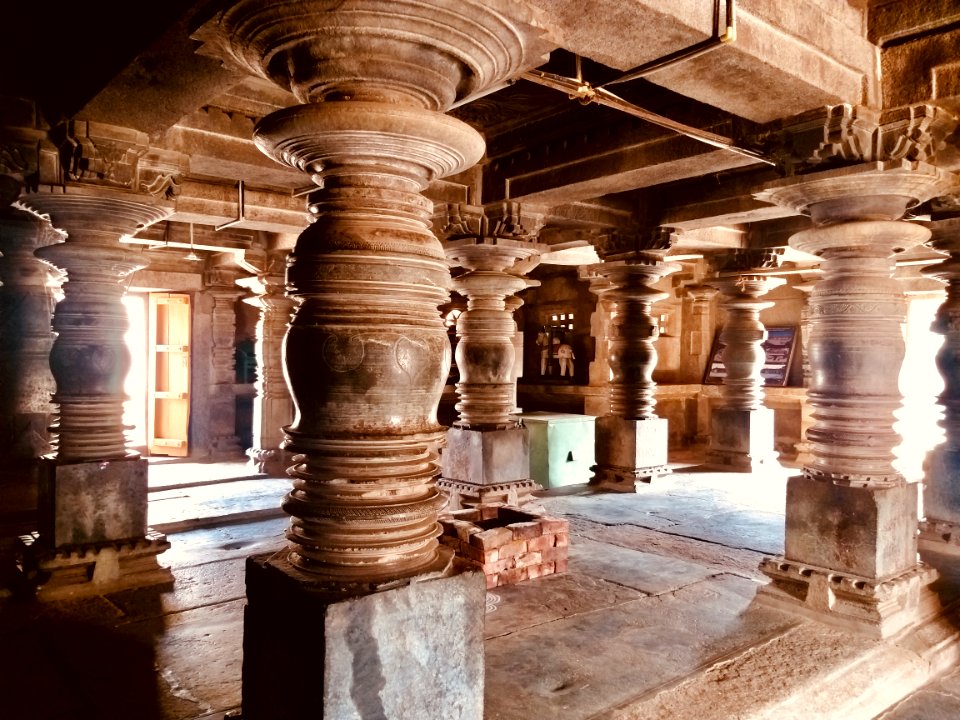 11th_century_Someshwara_temple,_Lakshmeswar,_Karnataka_India_-_99