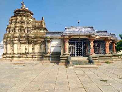 11th_century_Ramalingeshwara_Temple,_Nandikandi,_Telangana,_Kalyani_Chalukyas_-_8