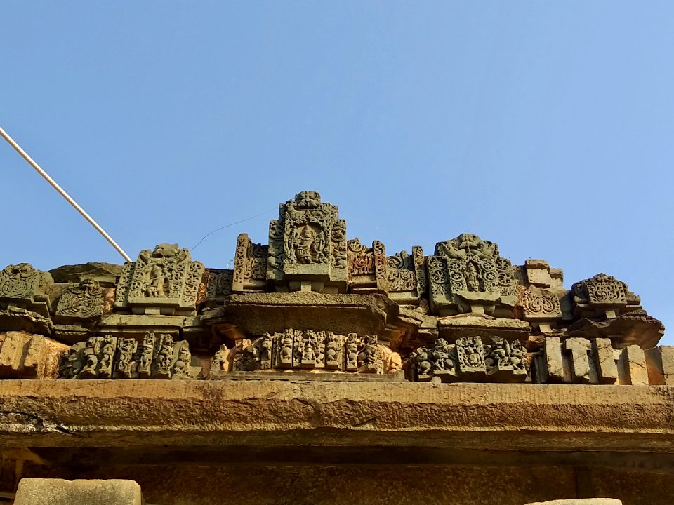 11th_century_Someshwara_temple,_Lakshmeswar,_Karnataka_India_-_31