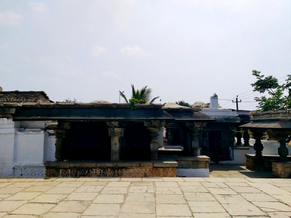 11th_century_Panchalingeshwara_temples_group,_Kalyani_Chalukya,_Sedam_Karnataka_India_-_80