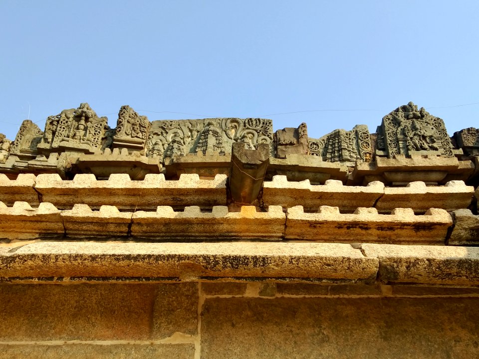 11th_century_Someshwara_temple,_Lakshmeswar,_Karnataka_India_-_34