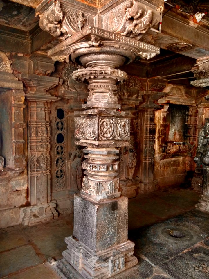 11th_century_Panchalingeshwara_temples_group,_Kalyani_Chalukya,_Sedam_Karnataka_India_-_9