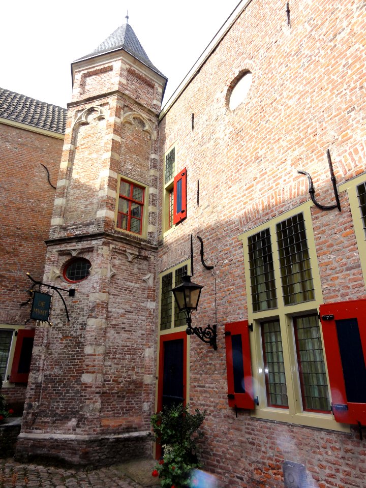 's-Hertogenbosch_Rijksmonument_21809_Munt,_Postelstraat_42,_torentje