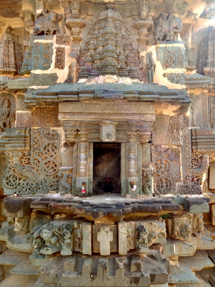 11th_century_Someshwara_temple,_Lakshmeswar,_Karnataka_India_-_58