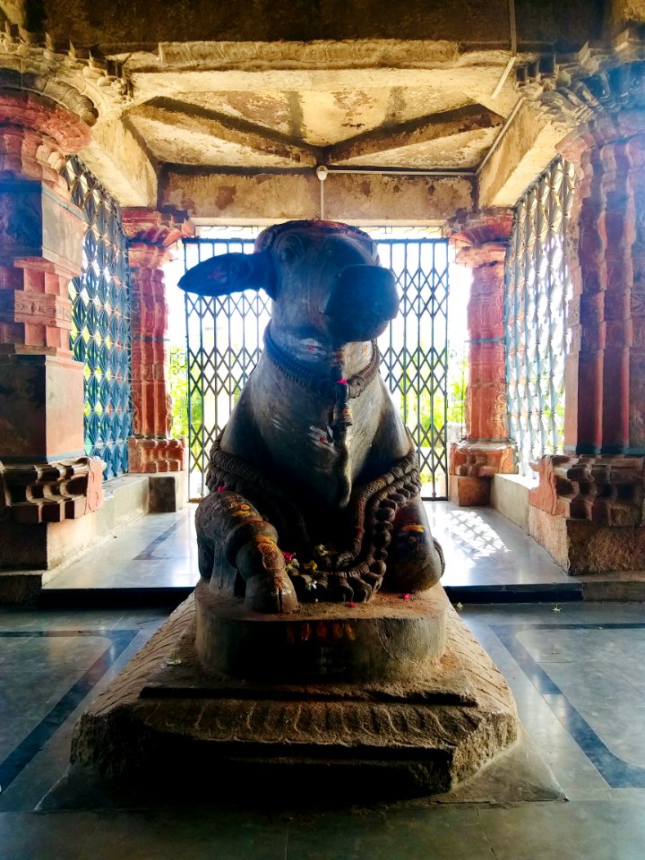 11th_century_Ramalingeshwara_Temple,_Nandikandi,_Telangana,_Kalyani_Chalukyas,_Nandi