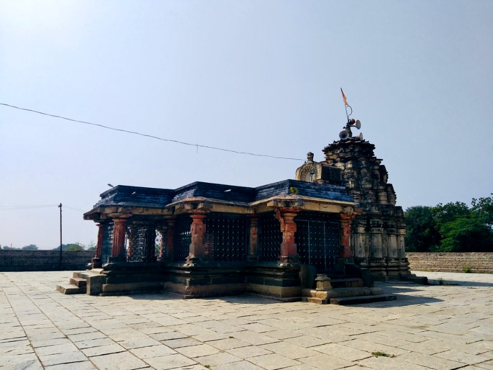 11th_century_Ramalingeshwara_Temple,_Nandikandi,_Telangana,_Kalyani_Chalukyas_-_30