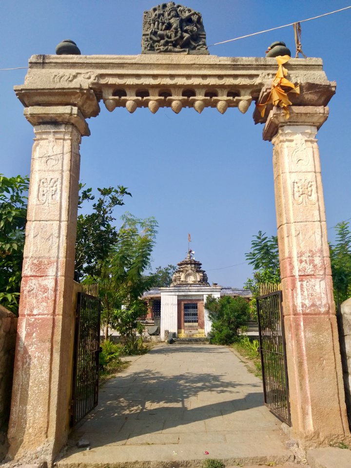 11th_century_Ramalingeshwara_Temple,_Nandikandi,_Telangana,_Kalyani_Chalukyas_-_15
