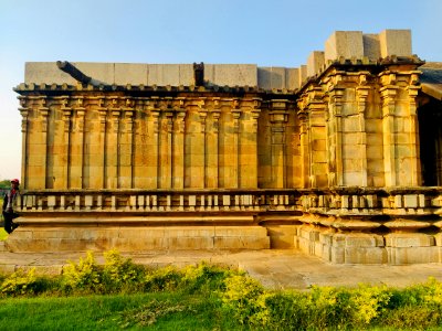 11th_century_Somesvara_temple,_Dambal,_Karnataka_India_-_4