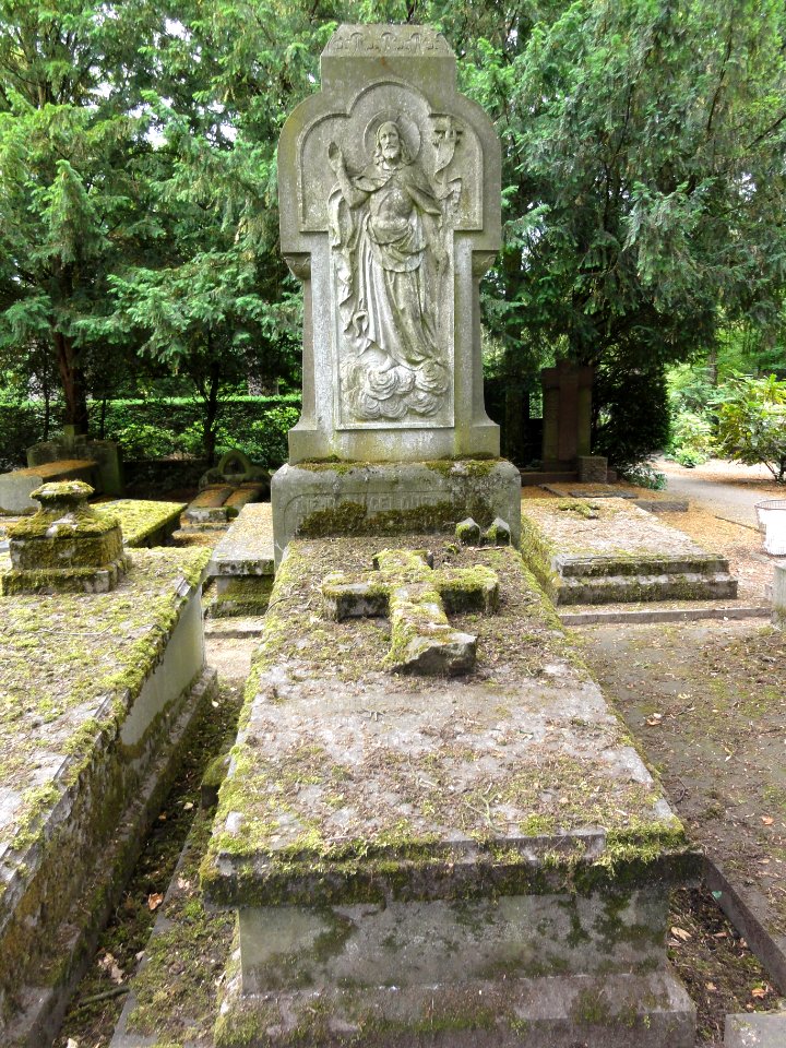 's-Hertogenbosch_begraafplaats_Groenendaal_grafmonument_met_reliefbeeld