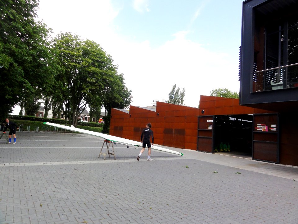 's-Hertogenbosch_De_Hertog_(rowing_club)_boathouse,_landing-stage