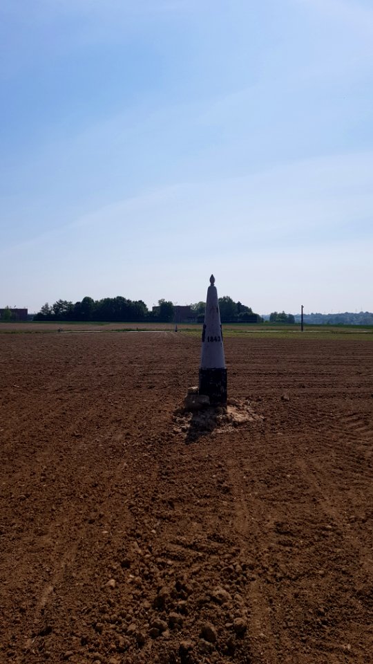 's-Gravenvoeren-Mesch-Grenspaal_33-34_(BE-NL)_(4)