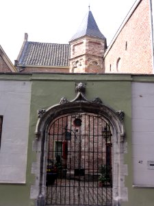 's-Hertogenbosch_Rijksmonument_21809_Munt,_Postelstraat_42,_poort