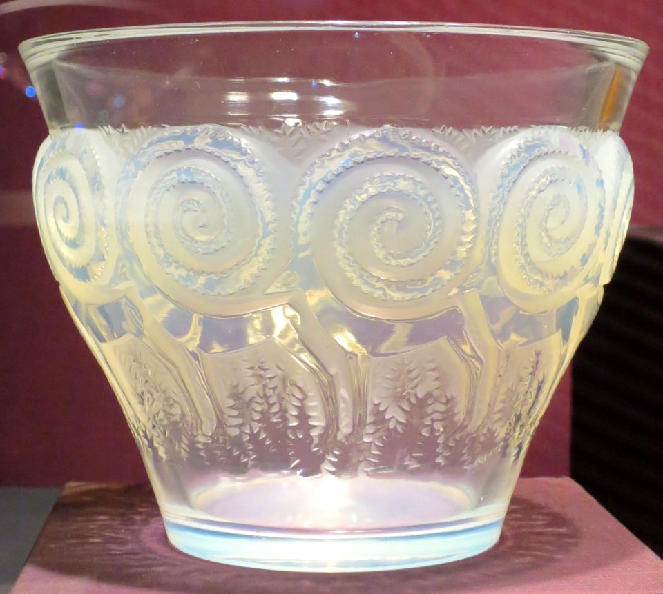 'Rennes_Vase'_by_René_Lalique,_Dayton_Art_Institute